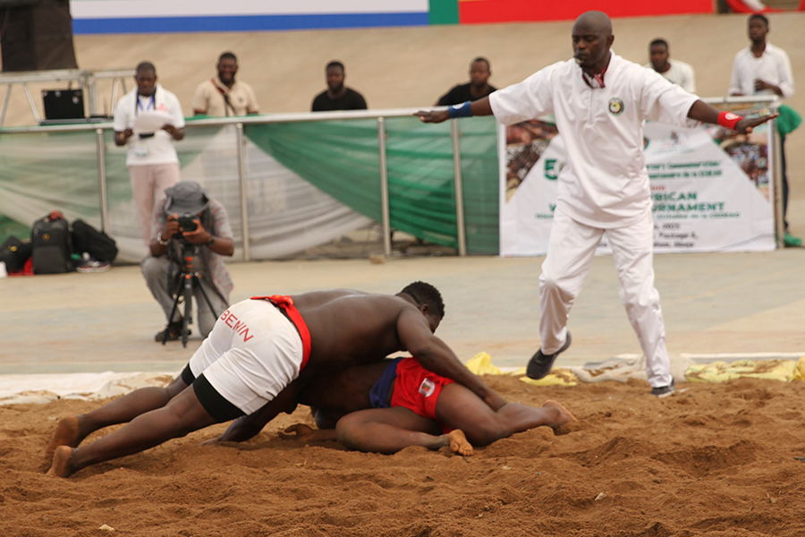 Une vue en image de la 13e édition du Tournoi de Lutte Africaine de la CEDEAO, une activité sportive régionale du Centre de Développement de la Jeunesse et des Sports de la CEDEAO