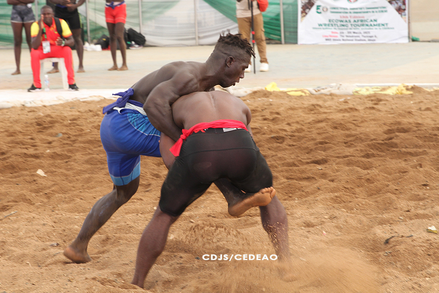 Une vue en image de la 13e édition du Tournoi de Lutte Africaine de la CEDEAO, une activité sportive régionale du Centre de Développement de la Jeunesse et des Sports de la CEDEAO