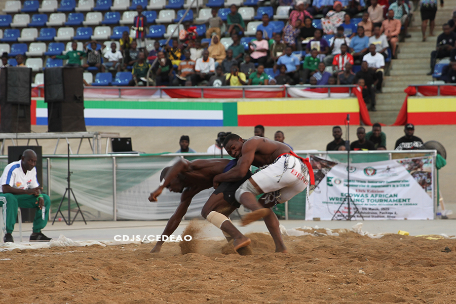 Une vue en image de la 13e édition du Tournoi de Lutte Africaine de la CEDEAO, une activité sportive régionale du Centre de Développement de la Jeunesse et des Sports de la CEDEAO